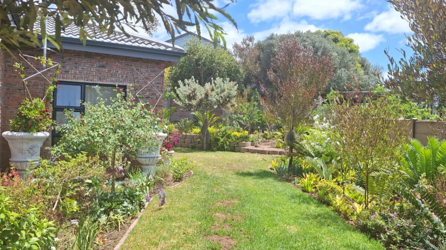 4 Bedroom Property for Sale in Stilbaai Wes Western Cape